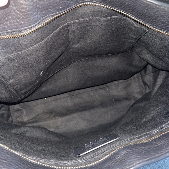 Coach shoulder tore bag with additional front clasp pocket - Picture 6 of 8